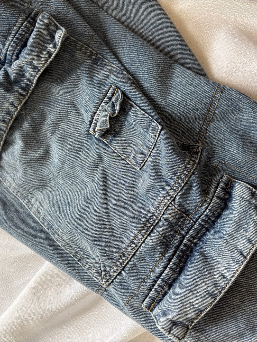 Walter Baker Women’s Light Wash Cargo Jeans Size 10 Wide Leg Utility Y2K Baggy - Picture 7 of 8